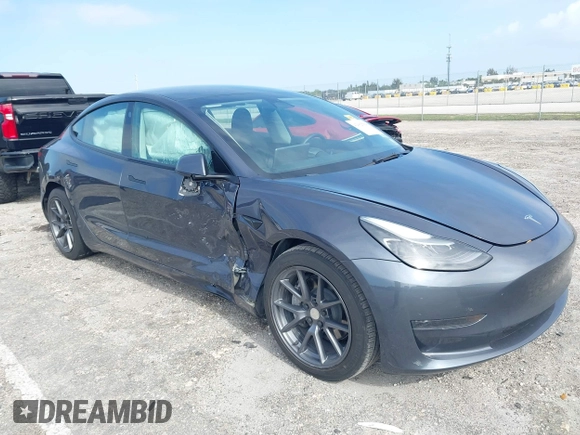 2023 Tesla Model 3 z VIN 5YJ3E1EA0PF403168, wystawiony jako IAAI lot #42002584 z przebiegiem 35 875 mil mil oraz . Historia ofert i sprzedaży dostępna na DreamBid. Obrazek 6.