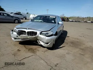 2012 BMW 5 Series 528i xDrive z VIN WBAXH5C52CDW10360, wystawiony jako Copart lot #54454025 z przebiegiem Nie podano mil oraz Szkoda całkowita • Salvage title. Historia ofert i sprzedaży dostępna na DreamBid. Obrazek 13.
