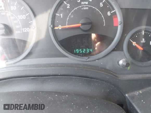 2008 Jeep Patriot Sport with VIN 1J8FT28088D703943, listed as a IAAI auction lot 42738705 with 195,234 mi miles and . Bid and sale history available at DreamBid. Image 7.