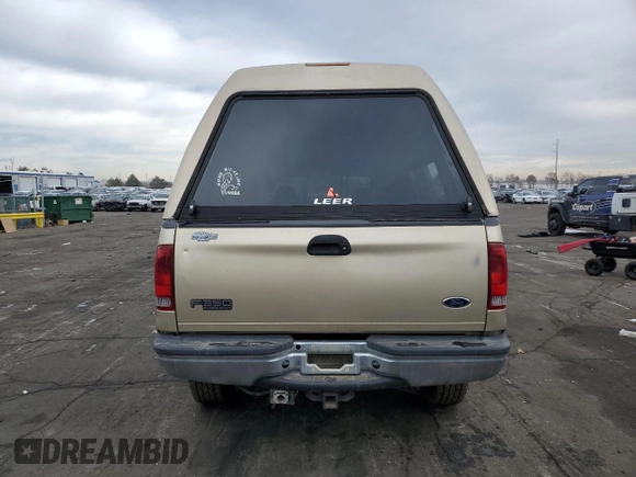 2001 Ford F-350 XL z VIN 1FTSW31F71EB04906, wystawiony jako Copart lot #42333355 z przebiegiem 210 796 mil mil oraz Czysty tytuł • Clean title. Historia ofert i sprzedaży dostępna na DreamBid. Obrazek 6.