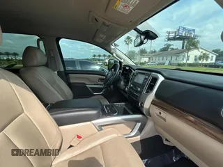 2016 Nissan Titan Platinum Reserve z VIN 1N6BA1F26GN512666, wystawiony jako Copart lot #54364115 z przebiegiem 120 182 mil mil oraz Czysty tytuł • Clean title. Historia ofert i sprzedaży dostępna na DreamBid. Obrazek 5.