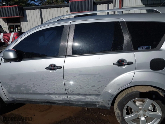 2008 Mitsubishi Outlander XLS with VIN JA4MT41X98Z014198, listed as a IAAI auction lot 41440560 with 228,263 mi miles. Bid and sale history available at carsss.com. Image 15.