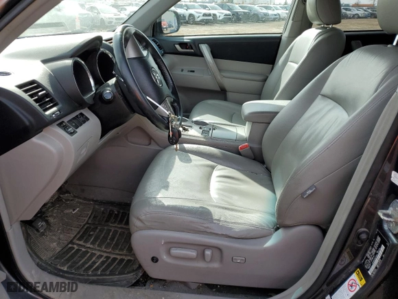 2010 Toyota Highlander SE with VIN 5TDJK3EH7AS013034, listed as a Copart auction lot 50070195 with 277,355 mi miles and Salvage Title. Bid and sale history available at carsss.com. Image 7.