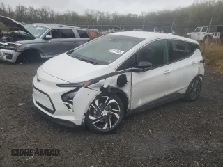 2023 Chevrolet Bolt EV 2LT z VIN 1G1FX6S05P4161512, wystawiony jako Copart lot #51911805 z przebiegiem 37 885 mil mil oraz Nie do naprawy. Historia ofert i sprzedaży dostępna na DreamBid. Obrazek 1.