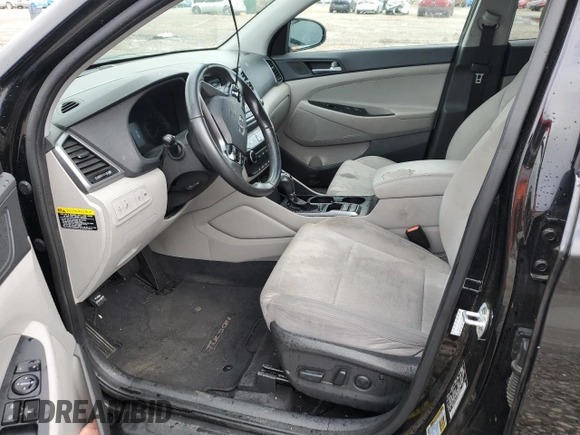 2017 Hyundai Tucson Sport z VIN KM8J33A22HU388846, wystawiony jako Copart lot #56691065 z przebiegiem Nie podano mil oraz Szkoda całkowita • Salvage title. Historia ofert i sprzedaży dostępna na DreamBid. Obrazek 7.