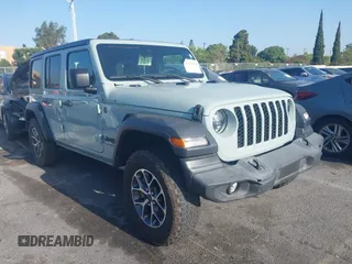 2024 Jeep Wrangler Sport z VIN 1C4PJXDN3RW111534, wystawiony jako IAAI lot #42297739 z przebiegiem 14 052 mil mil oraz . Historia ofert i sprzedaży dostępna na DreamBid. Obrazek 1.