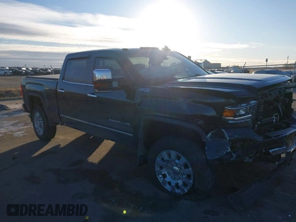 2017 GMC Sierra 2500HD Denali z VIN 1GT12UEG3HF132898, wystawiony jako IAAI lot #41442407 z przebiegiem 83 432 mil mil oraz . Historia ofert i sprzedaży dostępna na DreamBid. Obrazek 1.