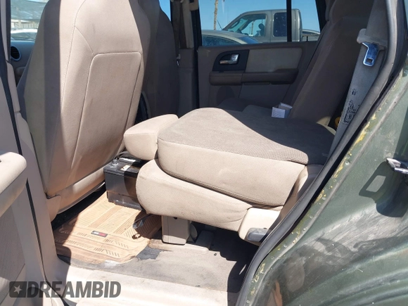 2003 Ford Expedition Special Service with VIN 1FMPU16L53LB21633, listed as a IAAI auction lot 41960271 with 196,178 mi miles. Bid and sale history available at carsss.com. Image 8.