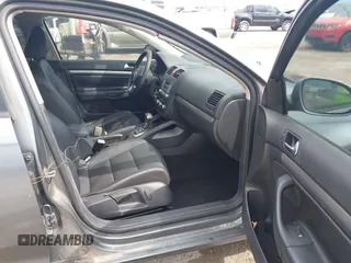 2010 Volkswagen Jetta Limited Edition с VIN 3VWRX7AJ7AM155675, выставлен на аукционе IAAI как лот 42477253 с пробегом 184 597 миль миль и . История ставок и продаж доступна на DreamBid. Изображение 5.