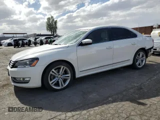 2015 Volkswagen Passat SEL Premium z VIN 1VWCV7A38FC089319, wystawiony jako Copart lot #56594425 z przebiegiem 111 471 mil mil oraz Szkoda całkowita • Salvage title. Historia ofert i sprzedaży dostępna na DreamBid. Obrazek 1.
