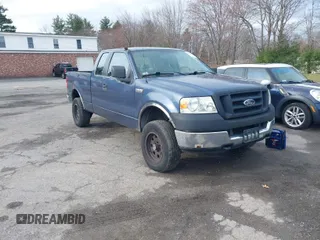 2005 Ford F-150 STX with VIN 1FTRX14W15FB47147, listed as a IAAI auction lot 42028662 with 174,354 mi miles. Bid and sale history available at carsss.com. Image 1.