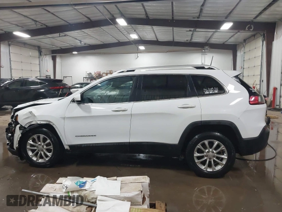 2019 Jeep Cherokee Latitude with VIN 1C4PJLCX2KD205286, listed as a IAAI auction lot 41276437 with 112,333 mi miles. Bid and sale history available at carsss.com. Image 14.