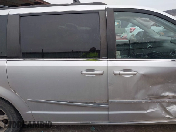 2012 Chrysler Town & Country Touring with VIN 2C4RC1BG8CR382559, listed as a IAAI auction lot 41532073 with 156,586 mi miles. Bid and sale history available at carsss.com. Image 13.