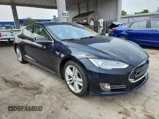 2013 Tesla Model S z VIN 5YJSA1DN6DFP08911, wystawiony jako Copart lot #60751295 z przebiegiem Nie podano mil oraz Czysty tytuł • Clean title. Historia ofert i sprzedaży dostępna na DreamBid. Obrazek 4.