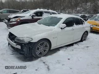 2015 BMW 5 Series 550i z VIN WBAKN9C55FD960970, wystawiony jako Copart lot #84994434 z przebiegiem 105 593 mil mil oraz Szkoda całkowita • Salvage title. Historia ofert i sprzedaży dostępna na DreamBid. Obrazek 1.