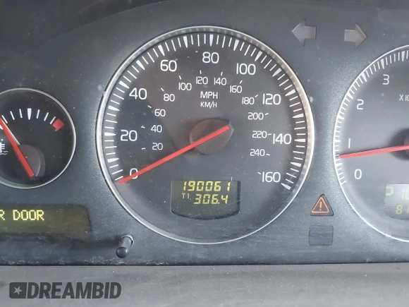 2005 Volvo XC90 with VIN YV1CZ911851187269, listed as a IAAI auction lot 41650338 with 190,061 mi miles and . Bid and sale history available at DreamBid. Image 7.