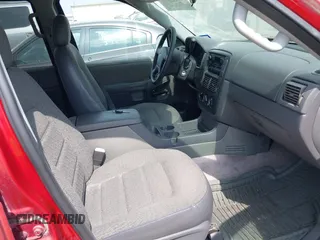 2004 Ford Explorer XLS z VIN 1FMZU62KX4ZB03811, wystawiony jako IAAI lot #41937630 z przebiegiem 228 108 mil mil oraz . Historia ofert i sprzedaży dostępna na DreamBid. Obrazek 5.