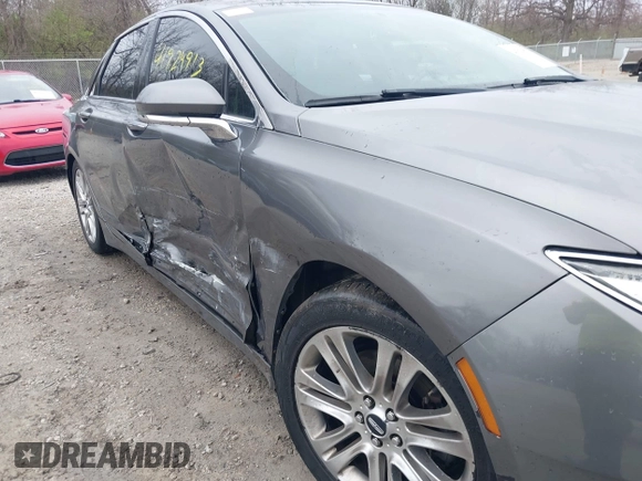 2014 Lincoln MKZ with VIN 3LN6L2GK2ER818577, listed as a IAAI auction lot 41929913 with 185,062 mi miles. Bid and sale history available at carsss.com. Image 17.