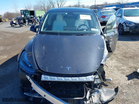 2025 Tesla Model Y Long Range with VIN 7SAYGDEE1SA351255, listed as a IAAI auction lot 41816235 with 1,463 mi miles. Bid and sale history available at carsss.com. Image 11.