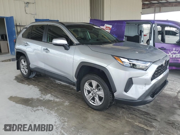 2022 Toyota RAV4 XLE with VIN 2T3W1RFV7NW233780, listed as a Copart auction lot 55099615 with 28,819 mi miles and Non repairable. Bid and sale history available at DreamBid. Image 4.