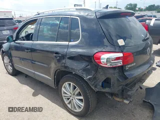 2016 Volkswagen Tiguan R-Line with VIN WVGAV7AX4GW602817, listed as a IAAI auction lot 42460344 with 124,612 mi miles and . Bid and sale history available at DreamBid. Image 3.