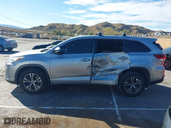 2018 Toyota Highlander LE z VIN 5TDZZRFH1JS287507, wystawiony jako IAAI lot #41615820 z przebiegiem 71 232 mil mil oraz . Historia ofert i sprzedaży dostępna na DreamBid. Obrazek 14.