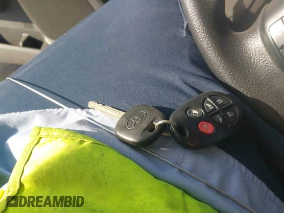 2018 Toyota Sienna LE Auto Access Seat с VIN 5TDKZ3DC8JS911678, выставлен на аукционе IAAI как лот 41136523 с пробегом 105 896 миль миль и . История ставок и продаж доступна на DreamBid. Изображение 11.