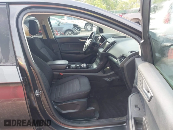 2020 Ford Edge SE z VIN 2FMPK3G97LBA25233, wystawiony jako IAAI lot #42240381 z przebiegiem 53 868 mil mil oraz . Historia ofert i sprzedaży dostępna na DreamBid. Obrazek 5.