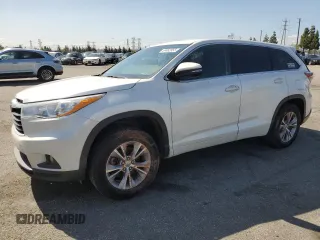 2015 Toyota Highlander LE Plus z VIN 5TDZKRFH8FS106320, wystawiony jako Copart lot #51462355 z przebiegiem 144 759 mil mil oraz Szkoda całkowita • Salvage title. Historia ofert i sprzedaży dostępna na DreamBid. Obrazek 1.