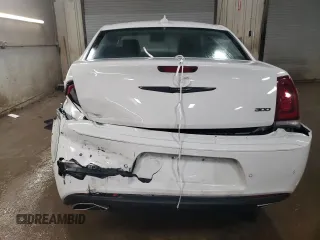 2022 Chrysler 300 Touring L with VIN 2C3CCADG2NH232866, listed as a Copart auction lot 44441475 with 39,564 mi miles and Non Repairable. Bid and sale history available at carsss.com. Image 6.