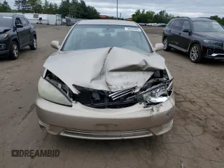 2005 Toyota Camry STD z VIN 4T1BE32K75U522999, wystawiony jako Copart lot #59615405 z przebiegiem Nie podano mil oraz Nie do naprawy • Non repairable. Historia ofert i sprzedaży dostępna na DreamBid. Obrazek 5.