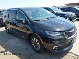2024 Chrysler Pacifica Hybrid Select z VIN 2C4RC1S73RR185310, wystawiony jako IAAI lot #42246006 z przebiegiem 31 696 mil mil oraz . Historia ofert i sprzedaży dostępna na DreamBid. Obrazek 1.