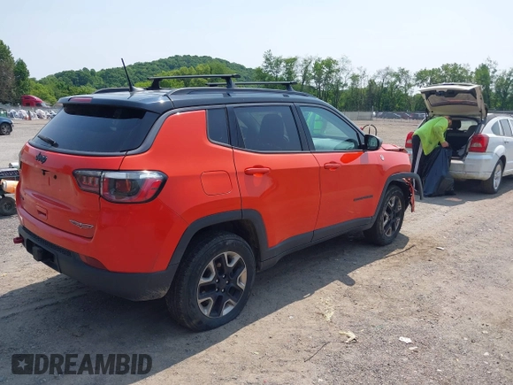 2018 Jeep Compass Trailhawk z VIN 3C4NJDDBXJT334496, wystawiony jako IAAI lot #42400835 z przebiegiem 188 896 mil mil oraz . Historia ofert i sprzedaży dostępna na DreamBid. Obrazek 4.