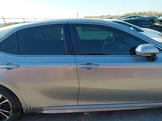 2020 Toyota Camry SE z VIN 4T1M11AK9LU931805, wystawiony jako IAAI lot #40946035 z przebiegiem 82 687 mil mil oraz . Historia ofert i sprzedaży dostępna na DreamBid. Obrazek 12.