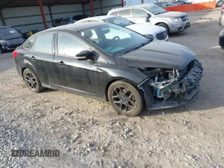 2016 Ford Focus SE with VIN 1FADP3FEXGL310270, listed as a IAAI auction lot 40956503 with 156,812 mi miles. Bid and sale history available at carsss.com. Image 1.