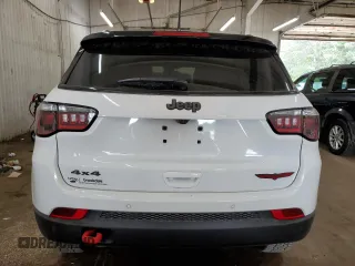 2025 Jeep Compass Trailhawk with VIN 3C4NJDDN8ST529024, listed as a Copart auction lot 61383465 with 4,233 mi miles and Salvage title. Bid and sale history available at DreamBid. Image 6.