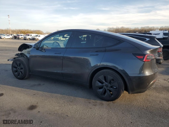 2024 Tesla Model Y with VIN 7SAYGDED7RF206693, listed as a Copart auction lot 43712515 with 5,550 mi miles and Salvage Title. Bid and sale history available at carsss.com. Image 2.