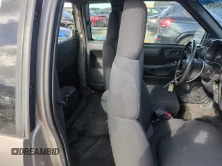 2003 GMC Sonoma SLS with VIN 1GTDT19X838102330, listed as a Copart auction lot 44064695 with 165,227 mi miles and Salvage Title. Bid and sale history available at carsss.com. Image 10.