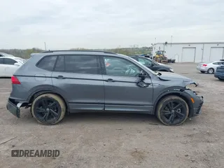 2024 Volkswagen Tiguan SE R-Line Black с VIN 3VV8B7AX7RM081396, выставлен на аукционе IAAI как лот 42079851 с пробегом 18 469 миль миль и . История ставок и продаж доступна на DreamBid. Изображение 12.