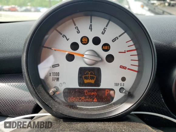 2011 MINI Hardtop S z VIN WMWSV3C50BTY10844, wystawiony jako Copart lot #54342145 z przebiegiem 86 825 mil mil oraz Szkody całkowita. Historia ofert i sprzedaży dostępna na DreamBid. Obrazek 9.