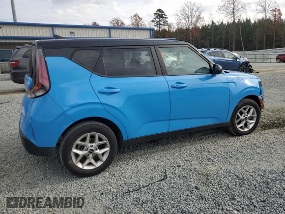 2024 Kia Soul S with VIN KNDJ23AU7R7229720, listed as a Copart auction lot 82536444 with 13,677 mi miles and Salvage Title. Bid and sale history available at DreamBid. Image 3.