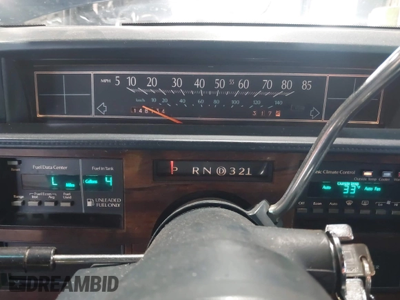 1989 Cadillac DeVille z VIN 1G6CD5159K4356924, wystawiony jako IAAI lot #41526057 z przebiegiem 148 134 mil mil oraz . Historia ofert i sprzedaży dostępna na DreamBid. Obrazek 7.