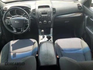 2011 Kia Sorento LX z VIN 5XYKTCA10BG030427, wystawiony jako Copart lot #60969435 z przebiegiem 129 960 mil mil oraz Czysty tytuł • Clean title. Historia ofert i sprzedaży dostępna na DreamBid. Obrazek 8.