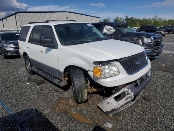 2004 Ford Expedition Special Service with VIN 1FMEU15W04LA49387, listed as a Copart auction lot 52386065 with 322,325 mi miles and Salvage title. Bid and sale history available at DreamBid. Image 4.