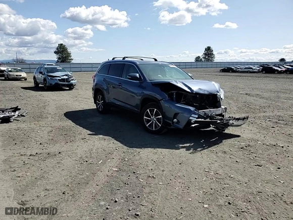 2017 Toyota Highlander XLE with VIN 5TDJZRFH4HS460704, listed as a Copart auction lot 52048665 with 46,214 mi miles and Salvage Title. Bid and sale history available at carsss.com. Image 12.