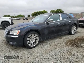 2011 Chrysler 300 Limited z VIN 2C3CA5CG5BH549700, wystawiony jako Copart lot #59793525 z przebiegiem 145 871 mil mil oraz Czysty tytuł • Clean title. Historia ofert i sprzedaży dostępna na DreamBid. Obrazek 1.