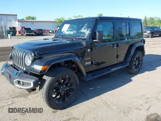 2023 Jeep Wrangler Sahara z VIN 1C4JJXP60PW627051, wystawiony jako IAAI lot #42290712 z przebiegiem 28 269 mil mil oraz . Historia ofert i sprzedaży dostępna na DreamBid. Obrazek 20.