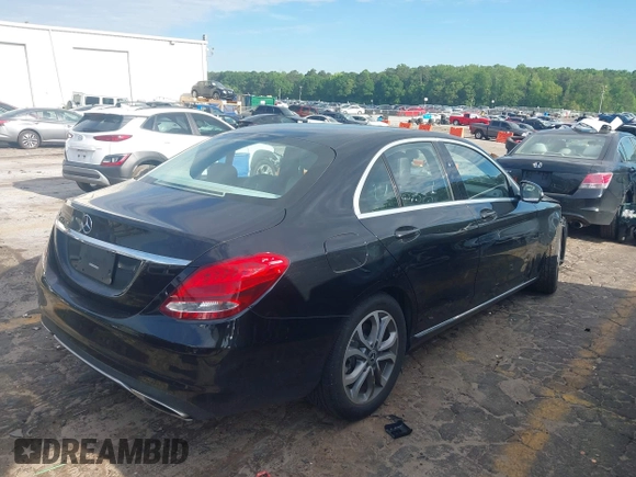 2017 Mercedes-Benz C 300 z VIN 55SWF4JB7HU220408, wystawiony jako IAAI lot #42201749 z przebiegiem 108 799 mil mil oraz . Historia ofert i sprzedaży dostępna na DreamBid. Obrazek 4.