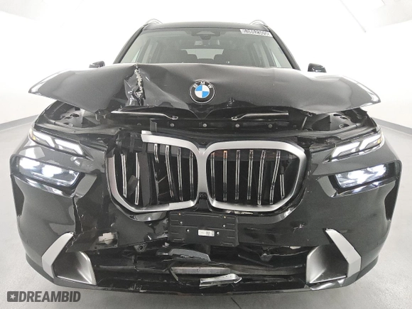 2025 BMW X7 xDrive40i with VIN 5UX23EM09S9X05528, listed as a Copart auction lot 53862305 with 28,698 mi miles and Clean Title. Bid and sale history available at carsss.com. Image 5.