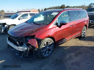 2018 Chrysler Pacifica Limited with VIN 2C4RC1GG4JR260092, listed as a IAAI auction lot 41613868 with 151,453 mi miles. Bid and sale history available at carsss.com. Image 18.